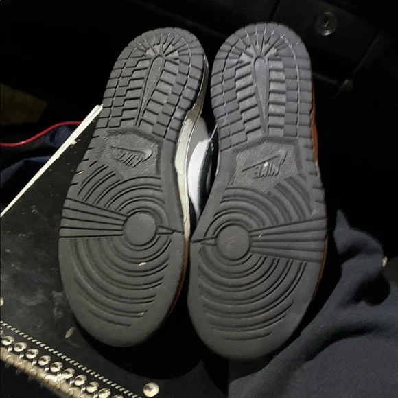 Nike Black and White Athletic Shoes - Picture 4 of 5